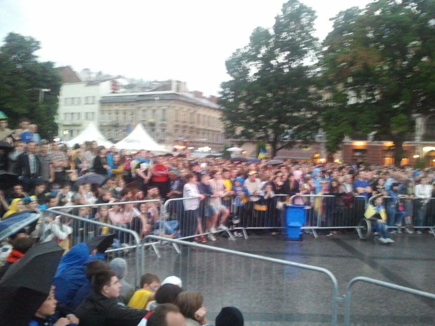 Euro 2012: Po prowokacji Ukraińcy zaostrzają kontrole w strefach kibica