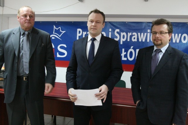 Marcin Mastalerek (w środku), szef PiS w Łodzi.