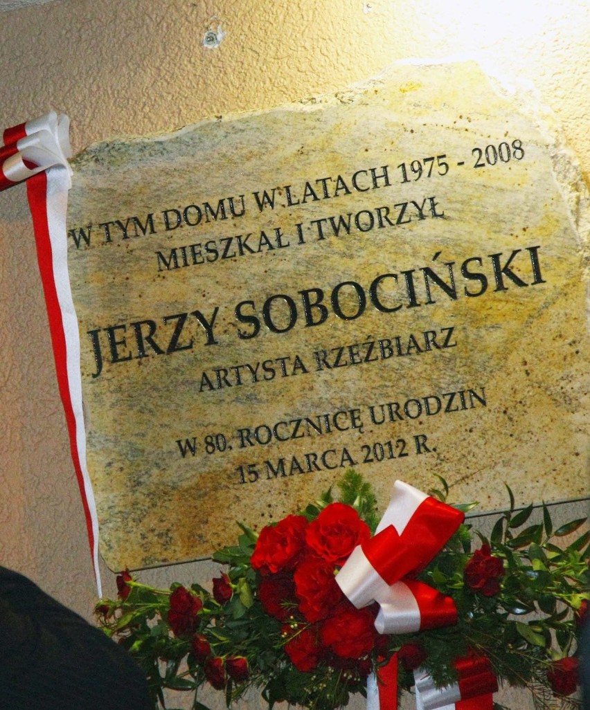 Poznań: Odsłonięto tablicę upamiętniającą Jerzego Sobocińskiego [ZDJĘCIA]