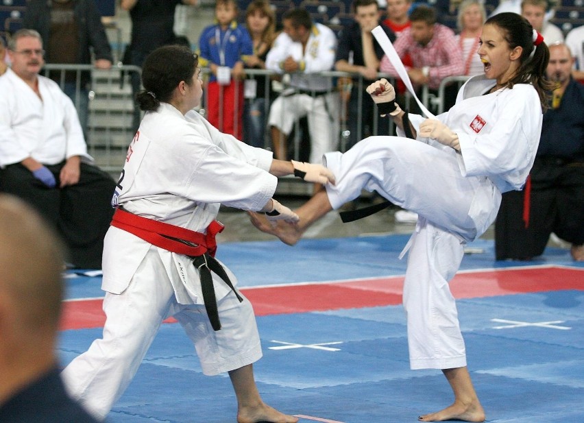 Anna Stachurska (z lewej) uprawia karate. W 2012 roku...