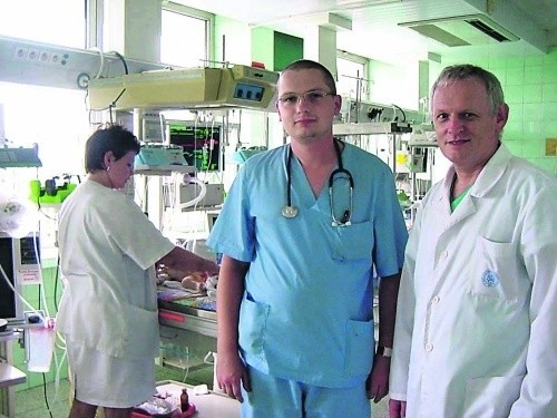 Dr Taras Korotash (od lewej) z Lwowskiego Szpitala Klinicznego i prof. Michał Wojtalik