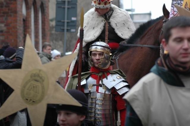 Poznań: Orszak Trzech Króli przeszedł ulicami miasta. Film