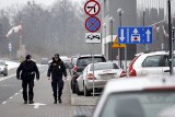 Wrocław: Pod szpitalem przy ul. Borowskiej nie parkuj na zakazie, bo odholują Ci auto (ZDJĘCIA)