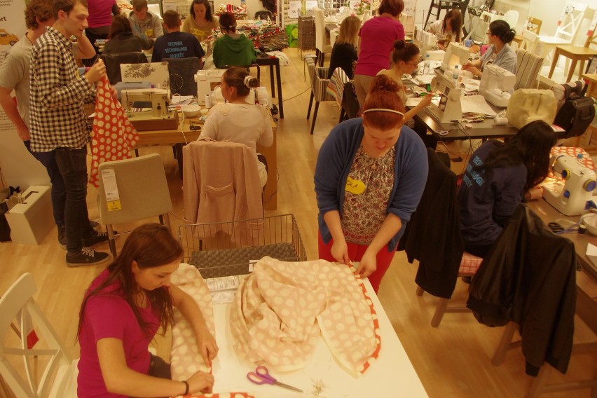 Blogerki szyją jaśki w Ikea Katowice