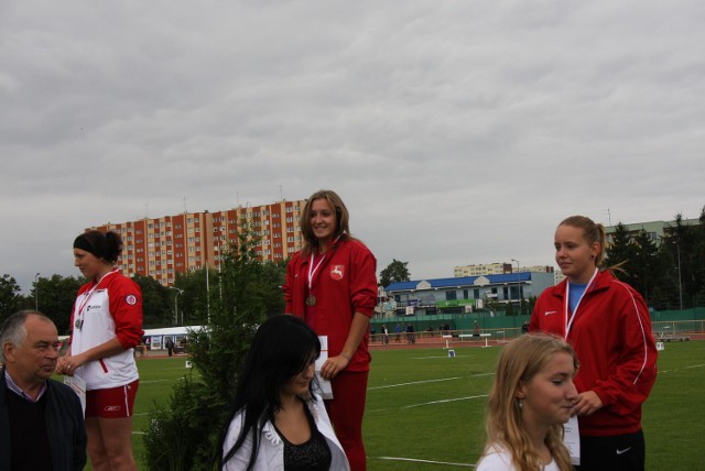 Malwina Kopron (Wisła Puławy) na najwyższym stopniu podium podczas ubiegłorocznych mistrzostw Polski (U-18)