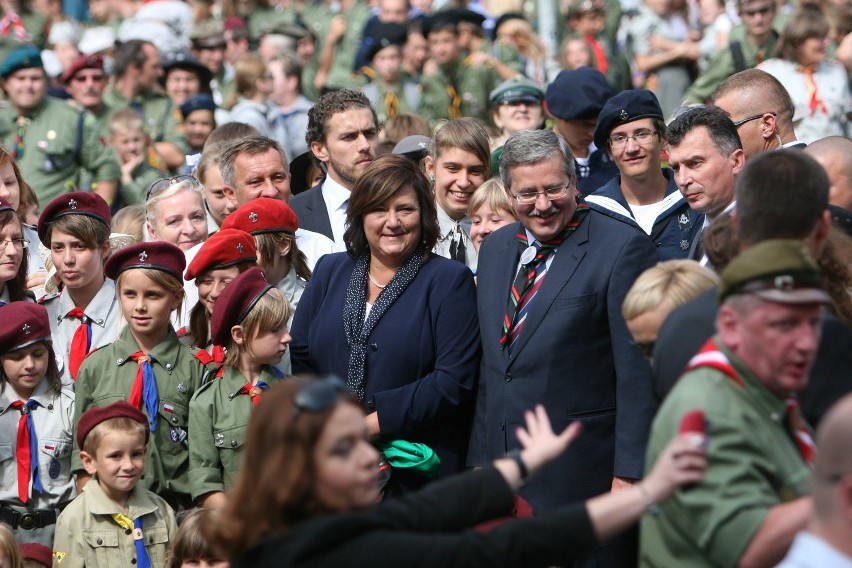 Prezydent Komorowski oddał hołd obrońcom Wieży Spadochronowej [ZDJĘCIA]