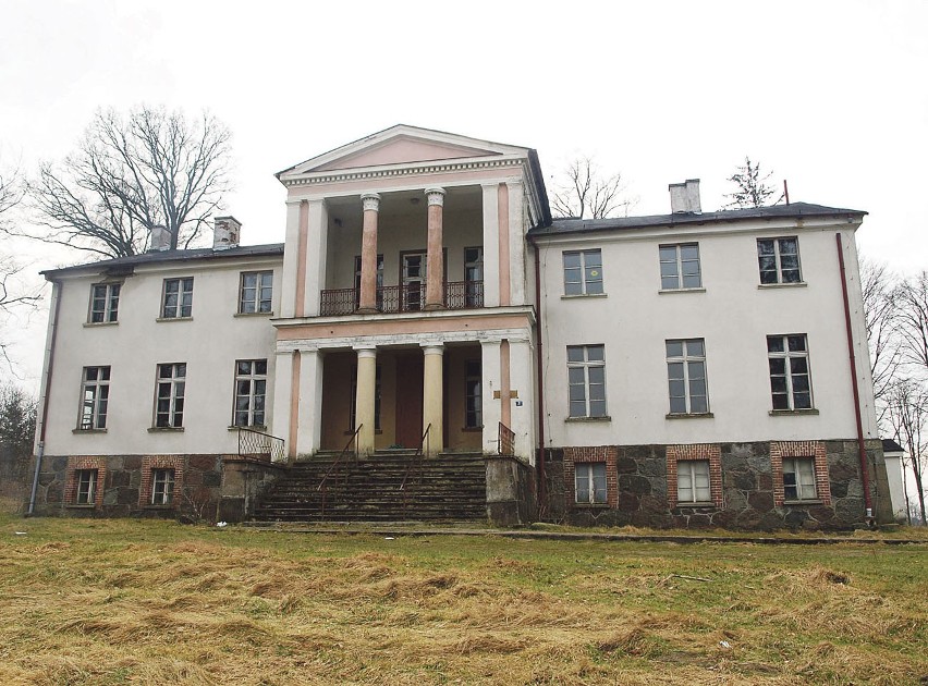 Pałac w Raduszu pod Bytowem sprzedano za 450 tys. zł