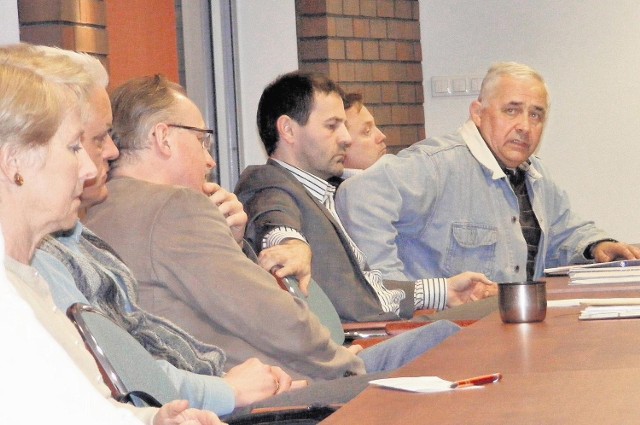 Radny Andrzej Rakowski (z prawej) prosił o uwzględnienie racji innych mieszkańców