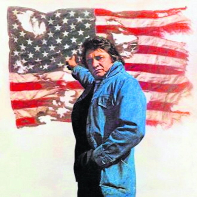 JOHNNY CASH: &quot;RAGGED OLD FLAG&quot; (1974) kontra HANYSEK GELT: &quot;POSZARPANO STARO FANA&quot;