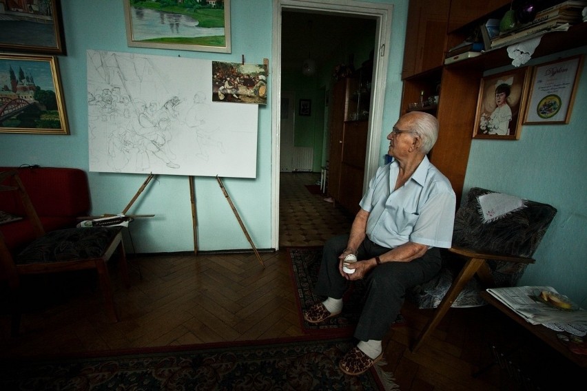 Pan Czesław maluje obrazy od trzydziestu lat.