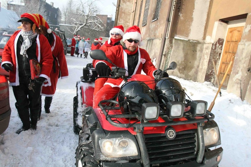 Mikołaj, nawet na quadzie, pamięta o wszystkich dzieciach [GALERIA]