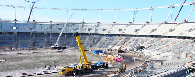 Mimo mroźnej zimy prace na Stadionie Śląskim cały czas trwają i pod koniec listopada obiekt ma być gotowy. Uroczyste otwarcie zaplanowano na wiosnę 2012 r.