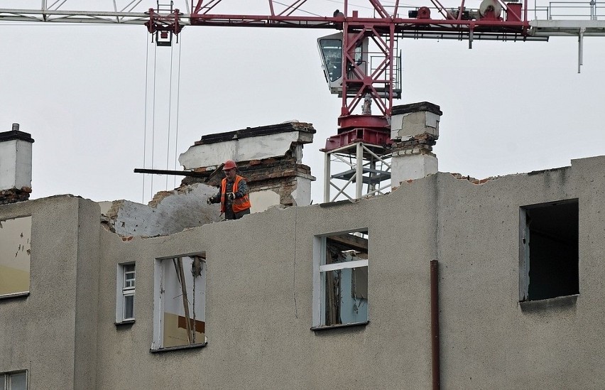 Gdańsk: Na Jana z Kolna burzą kolejne budynki (ZDJĘCIA)