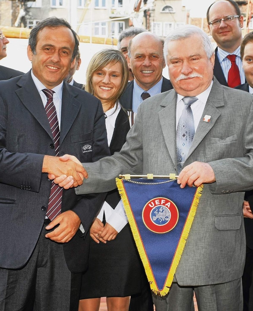 Lech Wałęsa dostał proporczyk UEFA