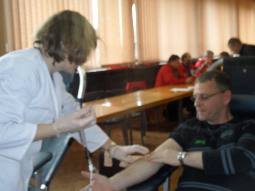 Górnicy z Mysłowic oddają krew dla rannych w wypadku kolegów [FILM]