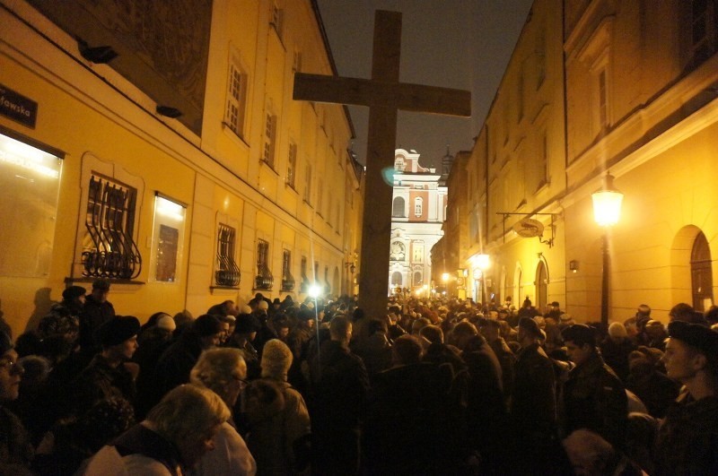 Droga krzyżowa na ulicach Poznania [ZDJĘCIA]