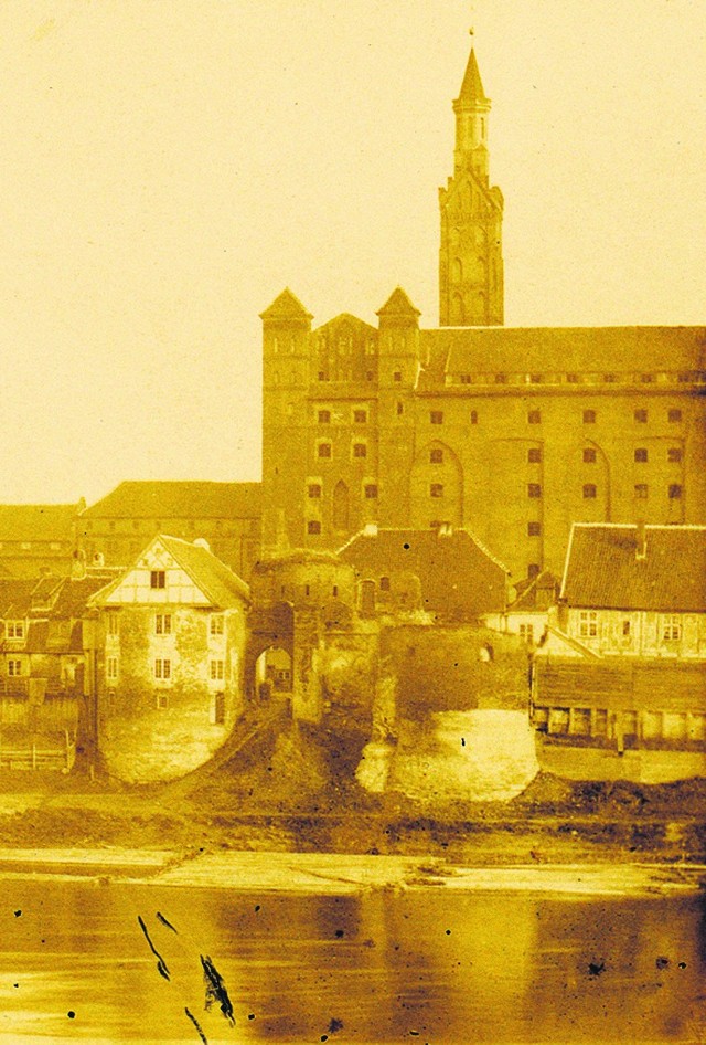 Wygląd zamku w Malborku z połowy XIX wieku różni się od obecnego