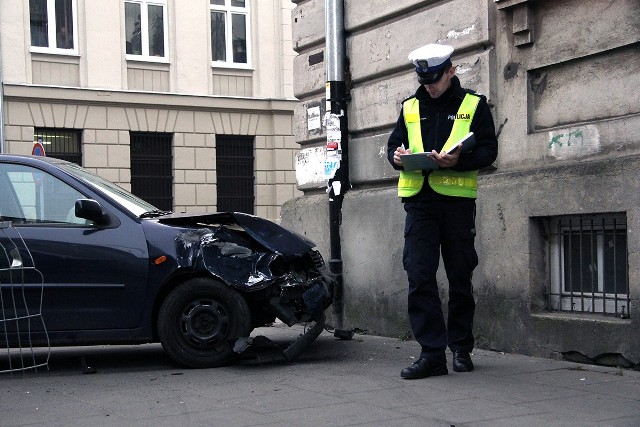 W wypadku na skrzyżowaniu Kamińskiego i Pomorskiej ranne zostały dwie osoby