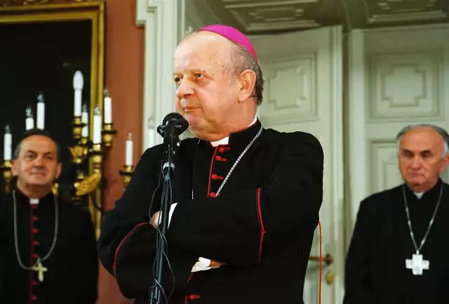 Wokół kardynała Stanisława Dziwisza nie ma osób przypadkowych. Współpracowników dobrał starannie