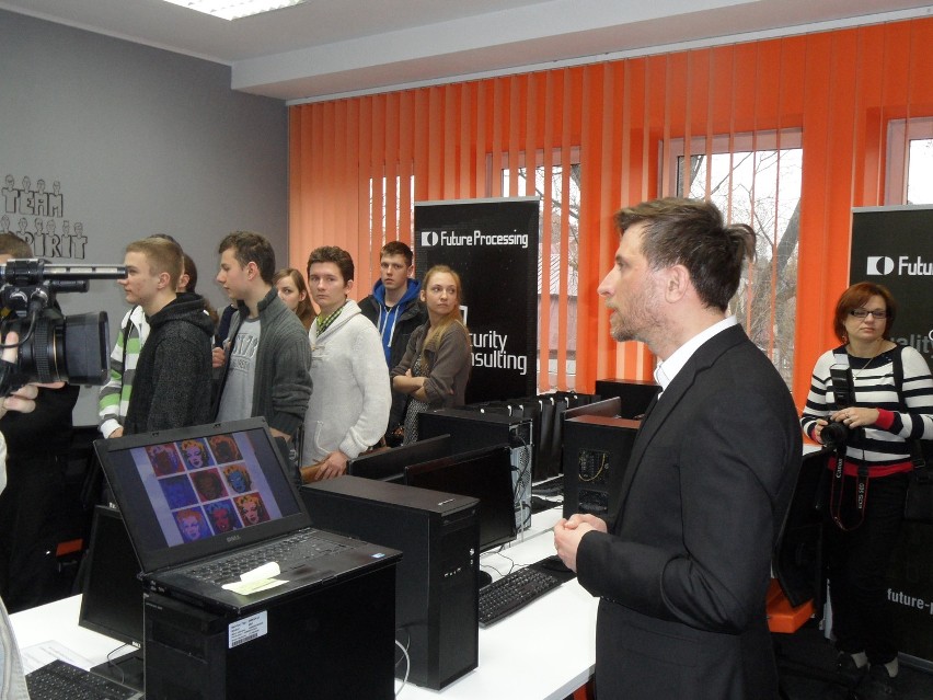 Sosnowiec: Nowe laboratorium informatyczne na UŚ może produkować gry 3D [ZDJĘCIA]