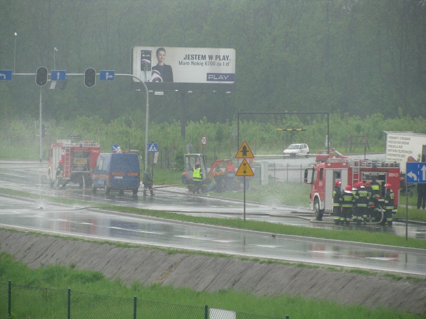 Wrocław: Uszkodzony gazociąg w Bielanach (ZDJĘCIA)