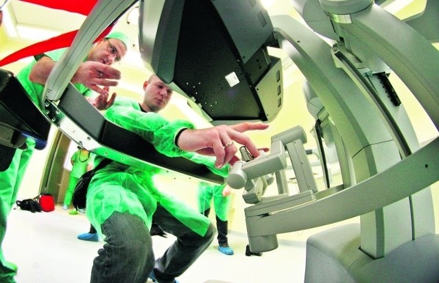 Nowoczesny robot za ponad 8 mln złotych pozwoli na wykonywanie precyzyjnych operacji