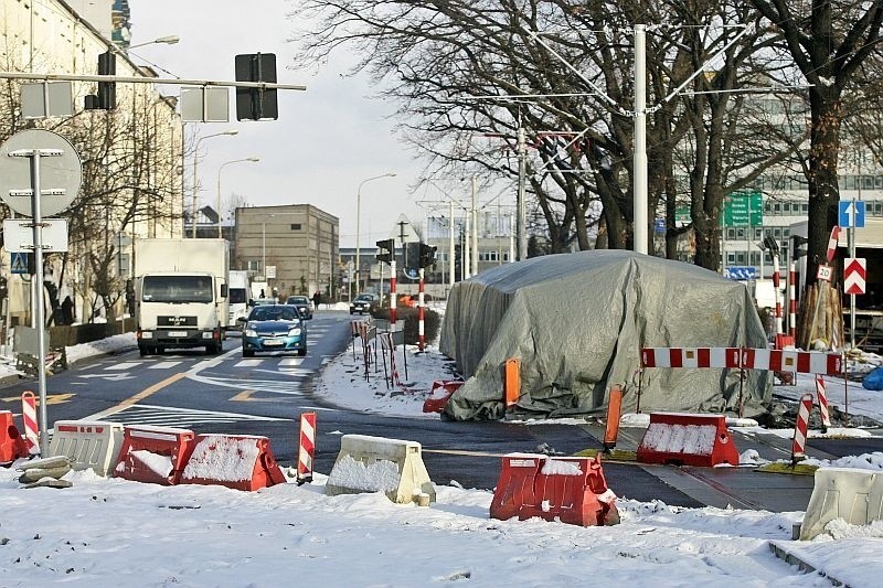 Wrocław: Drogowcy grzeją i remontują