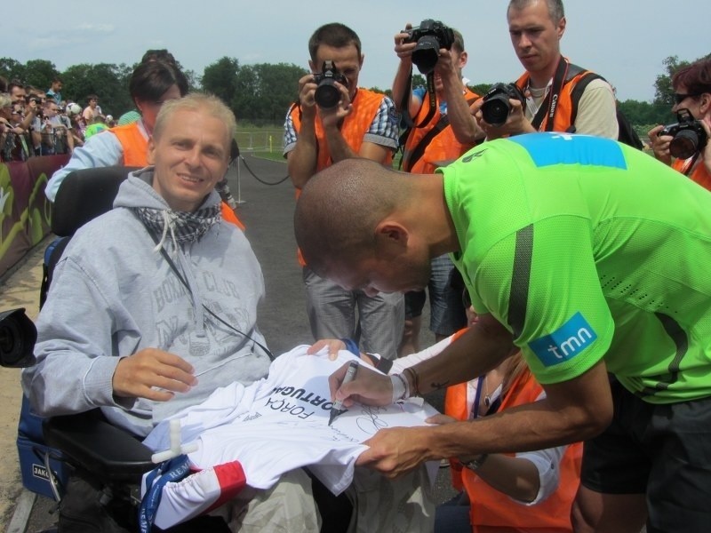 Euro 2012: Polowanie na autograf Ronaldo w Opalenicy [ZDJĘCIA]