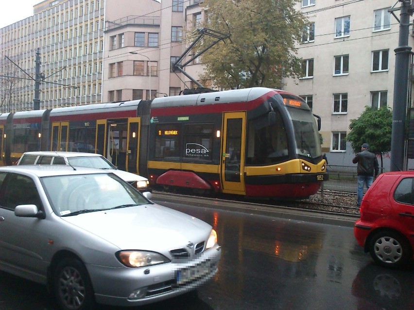 Tramwaj potrącił pieszego na al. Kościuszki [ZDJĘCIA]