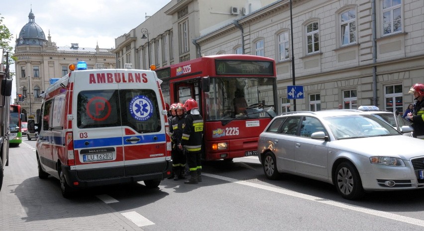 Kolizja autobusu na ul. 3 Maja