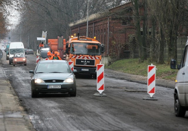 Dla zamkniętej ulicy Kilińskiego wytyczono objazd. Jednak z uwagi na roboty drogowe nie da się nim jechać