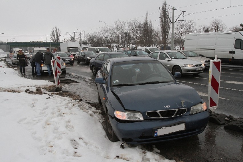 Zderzenie 4 samochodów na Pabianickiej.