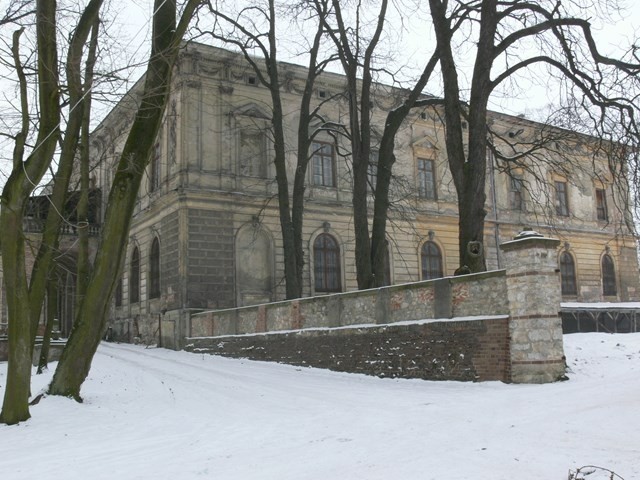 Pałac w Pilicy należący do Barbary Piaseckiej-Johnson