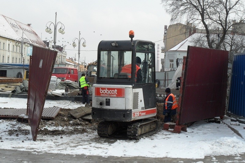 Częstochowa: Przebudowa alei NMP trwa nawet zimą [ZOBACZ ZDJĘCIA]