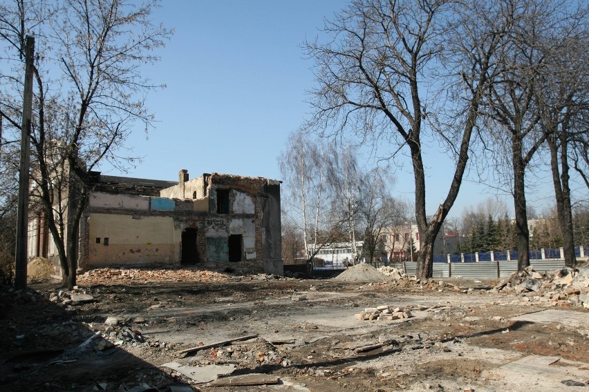 Katowice: Trwa rozbiórka hali sportowej w Szopienicach