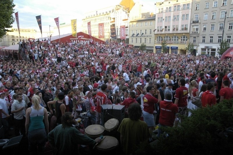 Tak w 2008 roku kibice w Poznaniu na placu Wolności...