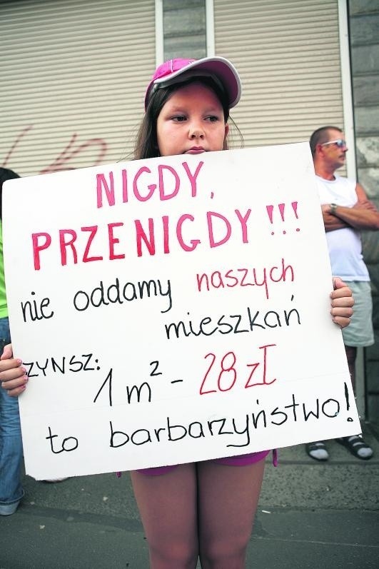 Lokatorzy protestowali przed gmachem sądu grodzkiego