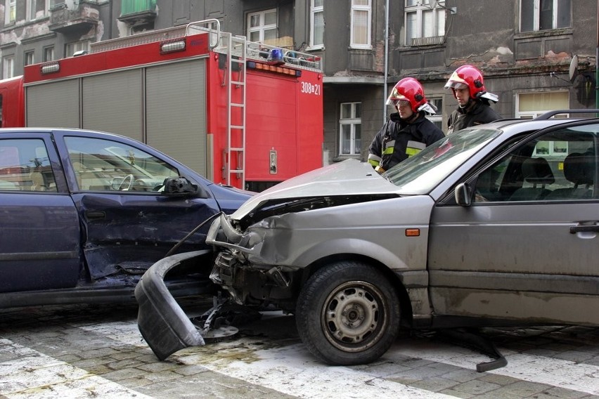 Wypadek na ul. Daszyńskiego. Jedna osoba została poszkodowana (ZDJĘCIA)