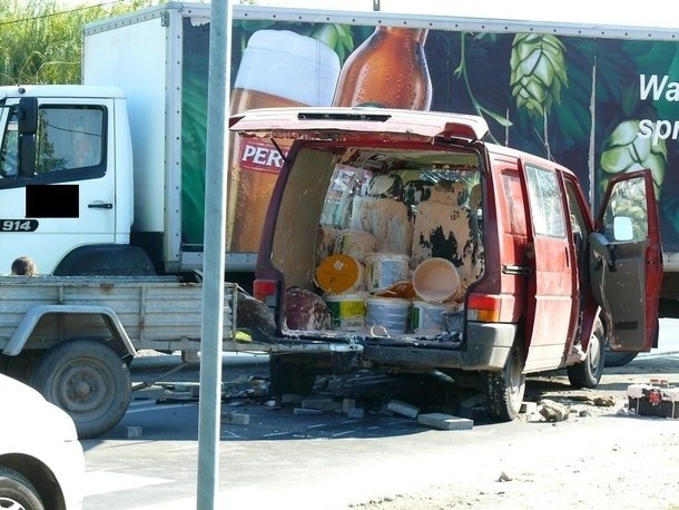 Wypadek w Kamieniu: zderzenie ciężarówki z busem. Są objazdy