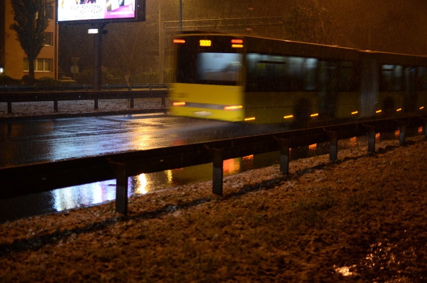 Ślaskie: W weekend nadeszła zima. Śnieg już pada! [ZDJĘCIA]