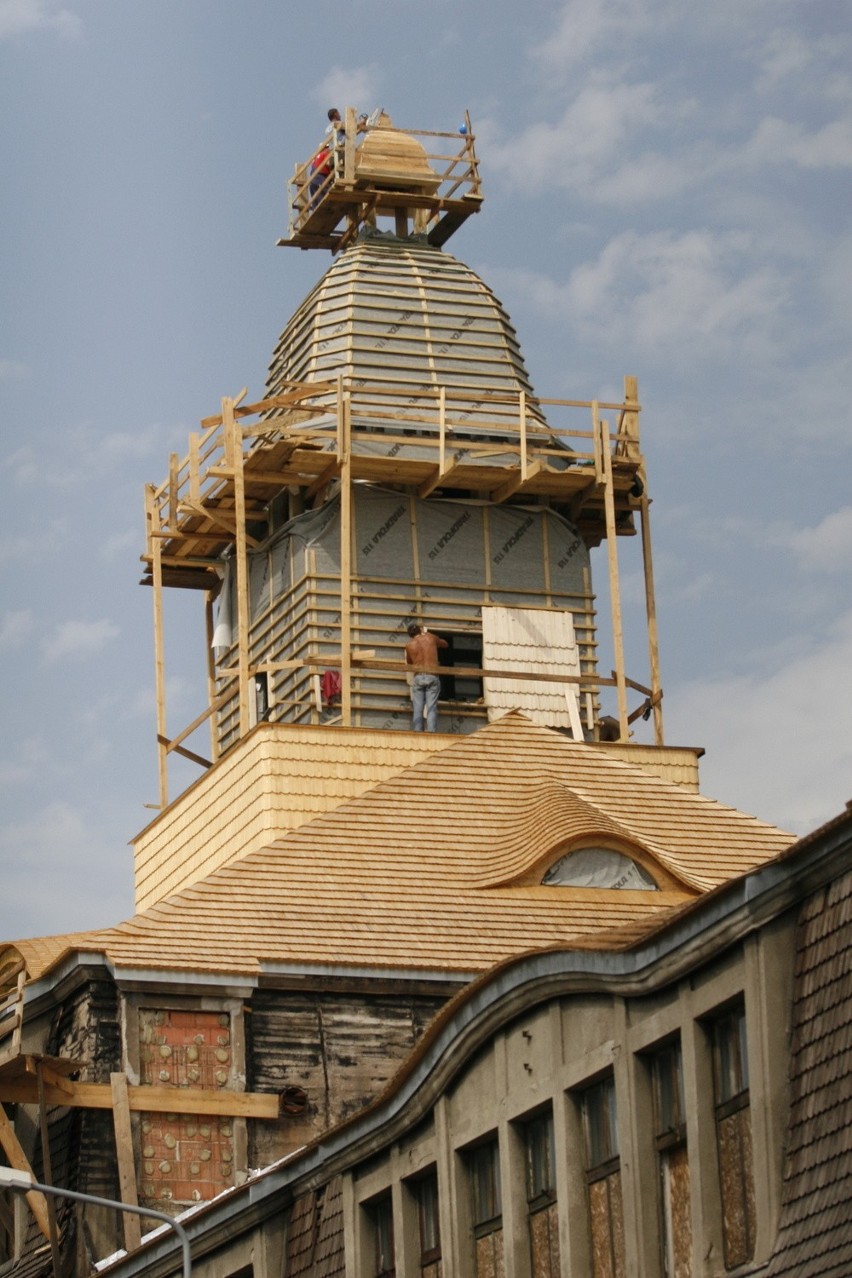 Katowice: Odbudowali wieżę huty Uthemanna w Szopienicach! [ZDJĘCIA i ARCHIWALNE WIDEO]