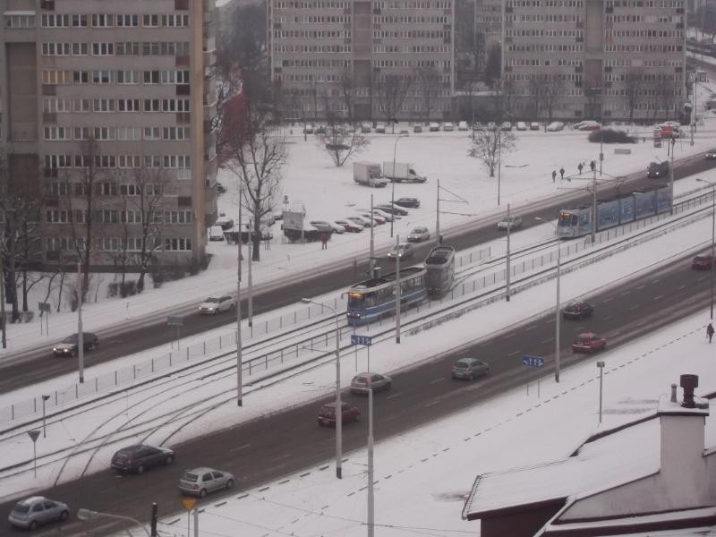 Wrocław: Tysiące ludzi nie dojechały do pracy, bo wykoleił się tramwaj (LIST, ZDJĘCIA)