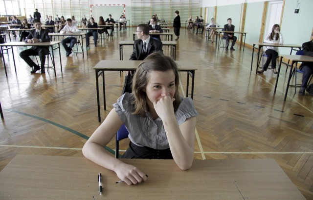 Oczekiwanie na egzamin w Gimnazjum nr 8 w Lublinie