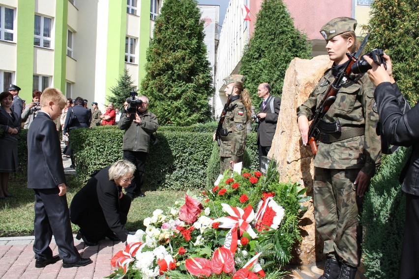 Olkusz. Odsłonięcie pomnika poświęconego pilotom...