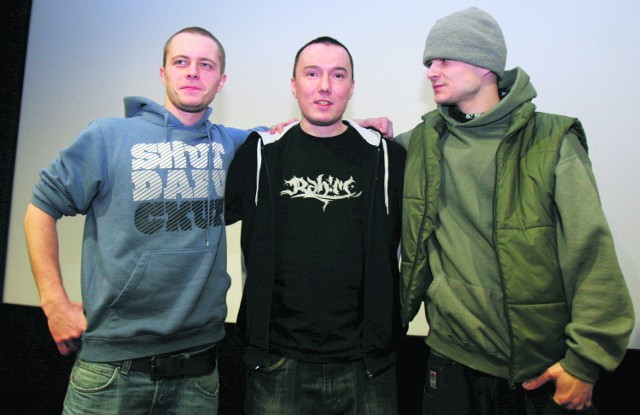 Od lewej: Tomasz Schuchardt, grający Fokusa, Rahim - członek Paktofoniki i jego "następca" Dawid Ogrodnik