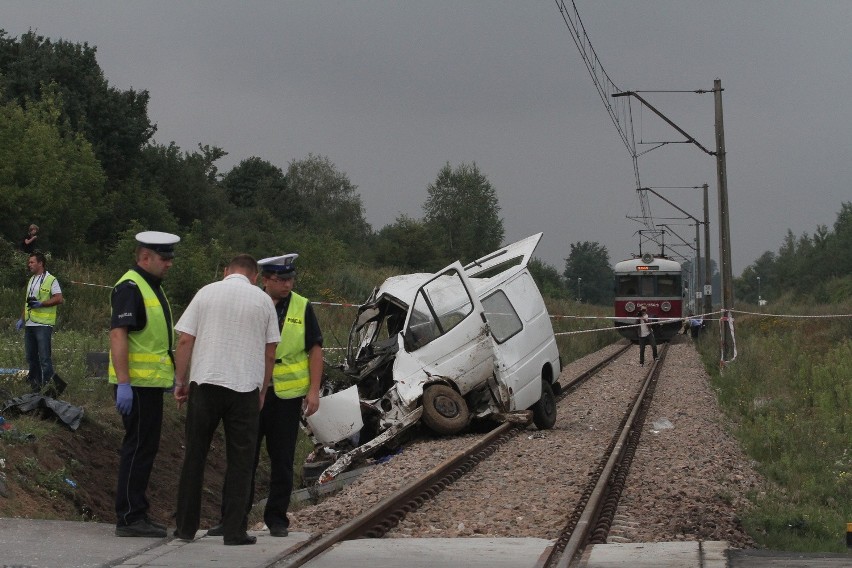 9 osób zginęło w wypadku busa na niestrzeżonym przejeździe...