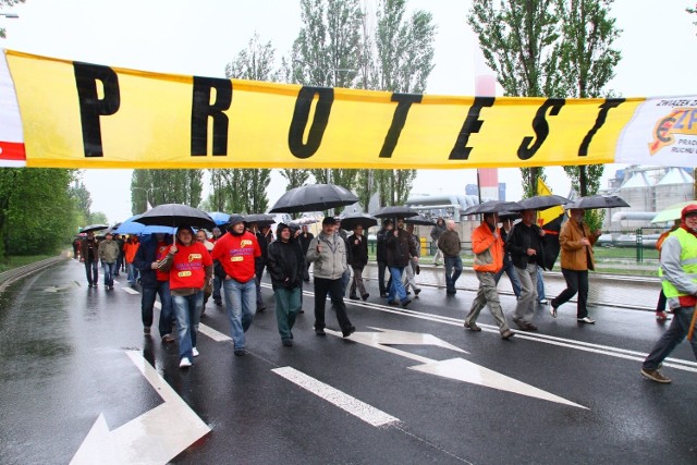 W poniedziałek rano przeciwko zwolnieniom protestowali pracownicy Dalkii Łódź.