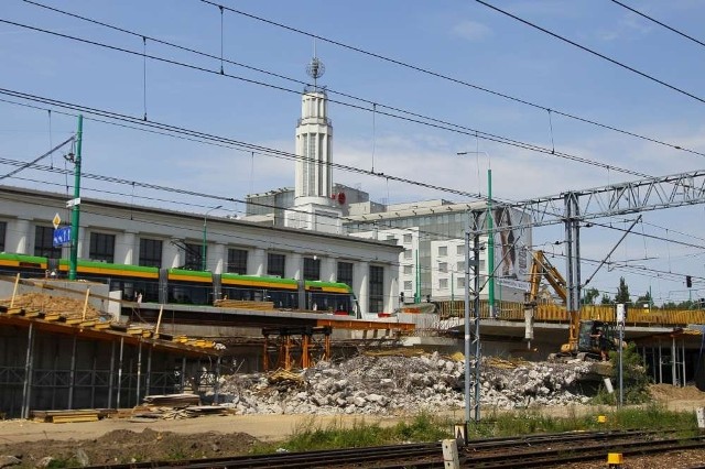 Trwają prace przy wydłużaniu PST do dworca kolejowego