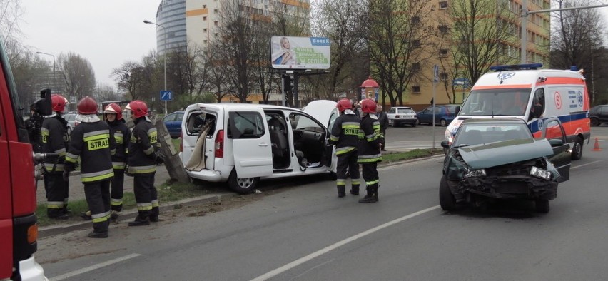 Wrocław: Wypadek na ul. Zaporoskiej (ZDJĘCIA)