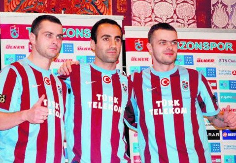 Piotr (z lewej) i Paweł Brożek, a także Mehmet Cekir zostali zaprezentowani przez Trabzonspor
